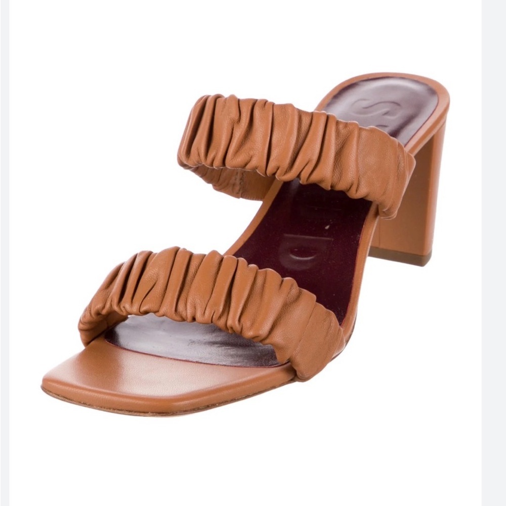 Staud
Frankie high heel flip-flops Elegant Brown Heeled Sandals
